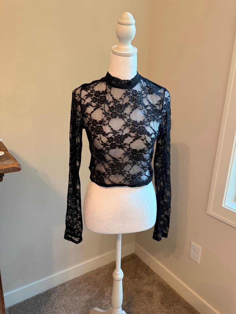 Mi Ami Black Sheer Floral Lace Mock Neck Long Sleeve Crop Top M